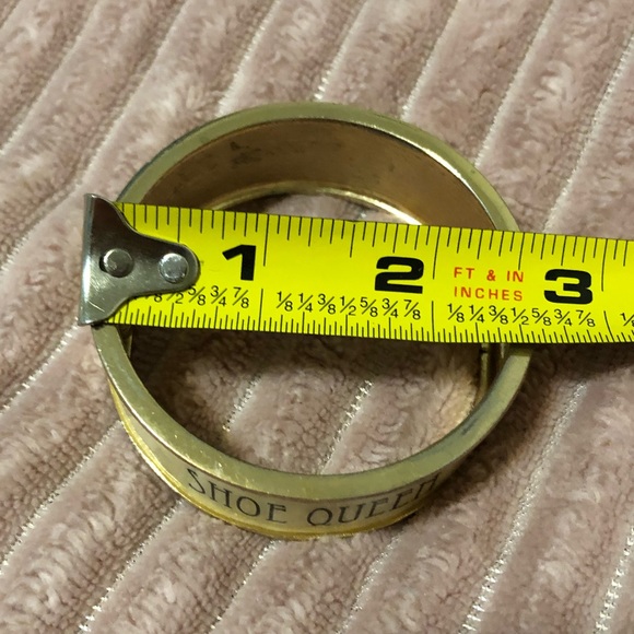 β Shoe Queen β Magnetic Gold Bracelet - Picture 5 of 6